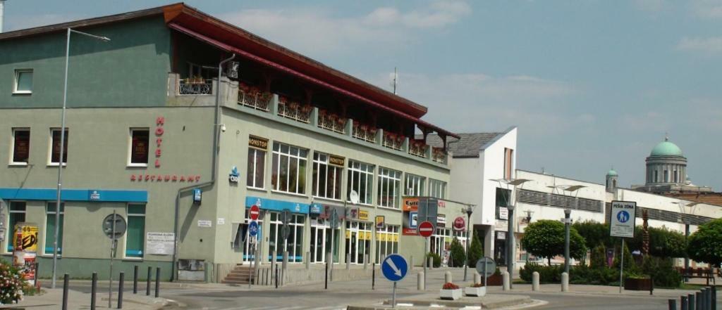 Europa Penzion Štúrovo Екстериор снимка